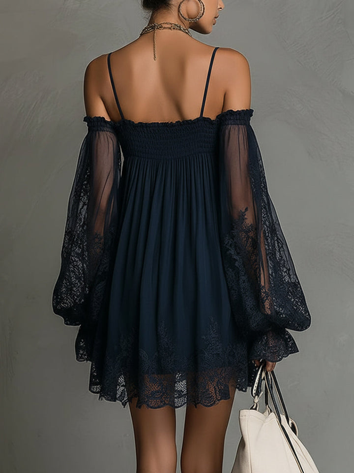 Nádia - Robe mini avec épaules dénudées et dentelle