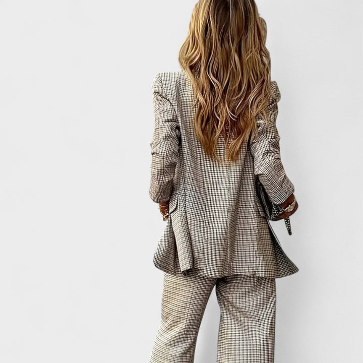 Carlota - Tenue Élégante