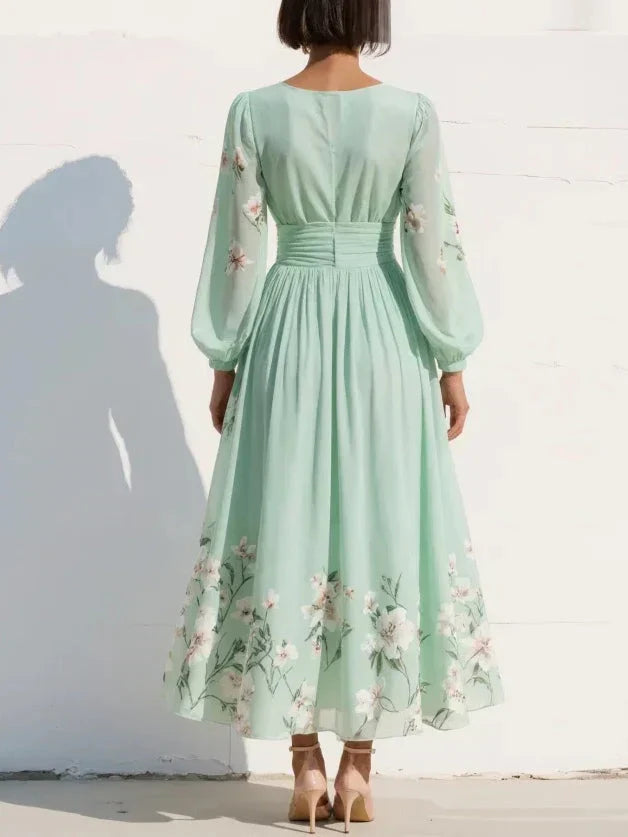 Elga - Robe maxi plissée en chiffon avec motif floral