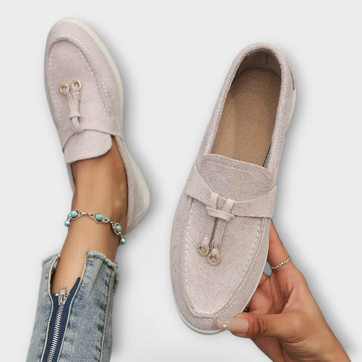 Mocassins Féminins Beiges avec Cordon Décoratif